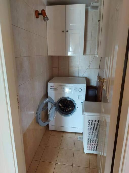 Όμορφο, Άνετο Ζεστά Διακοσμημένο Διαμέρισμα Θέρμη Εξωτερικό φωτογραφία